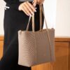 y Large Capacity Women's Shoulder Bag